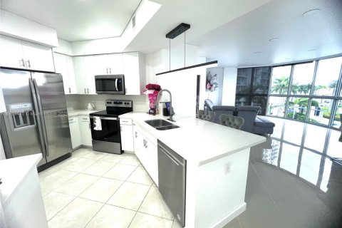 Condo in Hollywood, Florida, 3 bedrooms  № 2053132 - photo 12