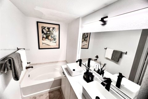 Condo in Hollywood, Florida, 3 bedrooms  № 2053132 - photo 8
