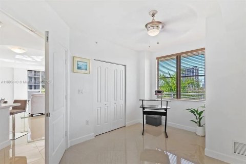 Condo in Hollywood, Florida, 3 bedrooms  № 2053132 - photo 13