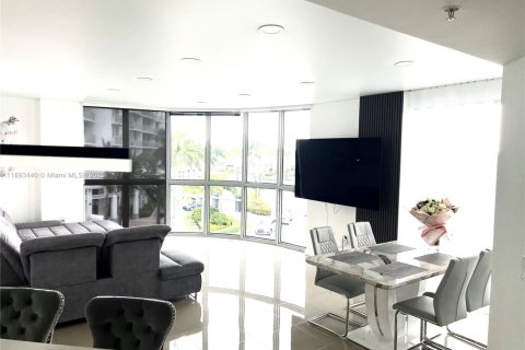 Condo in Hollywood, Florida, 3 bedrooms  № 2053132 - photo 3