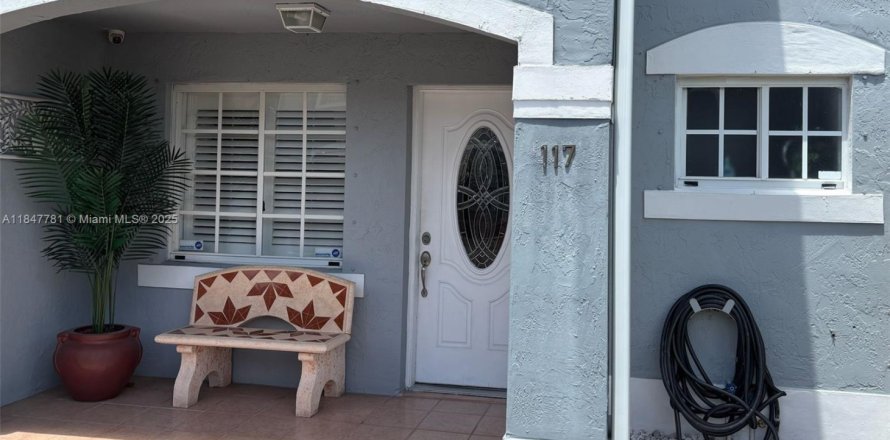 Condo à Hialeah, Floride, 3 chambres № 1848857