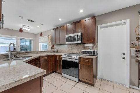 Купить виллу или дом в Майами, Флорида 3 спальни, 154.4м2, № 2060496 - фото 13