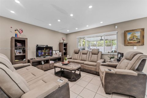 Купить виллу или дом в Майами, Флорида 3 спальни, 154.4м2, № 2060496 - фото 7