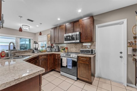 Купить виллу или дом в Майами, Флорида 3 спальни, 154.4м2, № 2060496 - фото 12