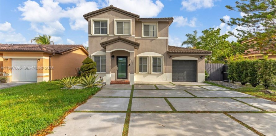 Дом в Майами, Флорида 3 спальни, 154.4м2 № 2060496