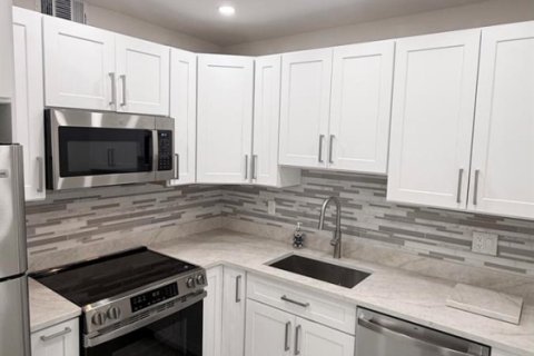 Condo in Margate, Florida, 2 bedrooms  № 2177949 - photo 3