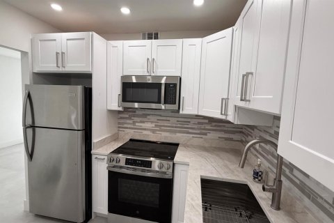 Condo in Margate, Florida, 2 bedrooms  № 2177949 - photo 2