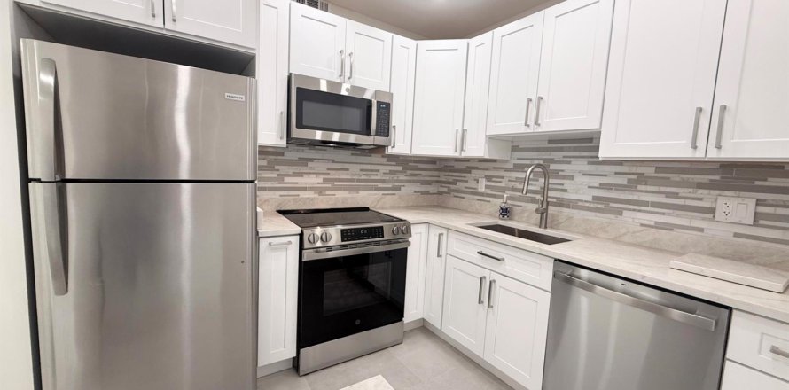 Condo in Margate, Florida, 2 bedrooms  № 2177949