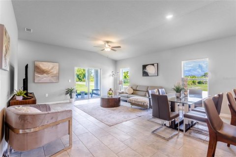 House in Rotonda, Florida 4 bedrooms, 157.1 sq.m. № 1528871 - photo 5