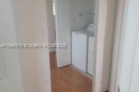 Condominio en alquiler en Homestead, Florida, 3 dormitorios, 98.66 m2 № 1949332 - foto 1