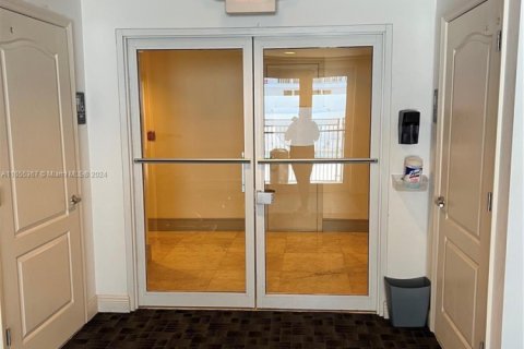 Купить кондоминиум в Майами, Флорида 2 спальни, 104.05м2, № 1984819 - фото 16