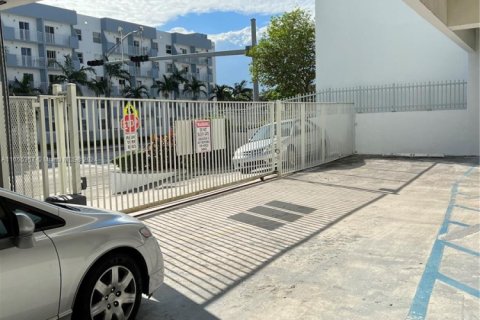 Купить кондоминиум в Майами, Флорида 2 спальни, 104.05м2, № 1984819 - фото 17