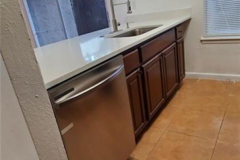 Touwnhouse à louer à Orlando, Floride: 2 chambres, 109.07 m2 № 2100595 - photo 2