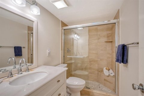 Condo in Sarasota, Florida, 2 bedrooms  № 2111814 - photo 29