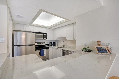 Condo in Sarasota, Florida, 2 bedrooms  № 2111814 - photo 24