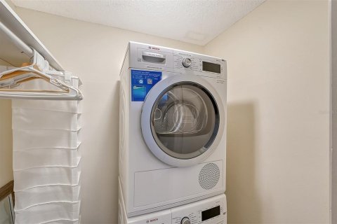 Condo in Sarasota, Florida, 2 bedrooms  № 2111814 - photo 30