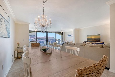 Condo in Sarasota, Florida, 2 bedrooms  № 2111814 - photo 9