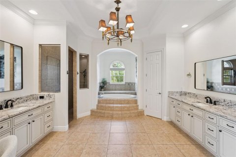 House in Longwood, Florida 4 bedrooms, 427.72 sq.m. № 2394224 - photo 25