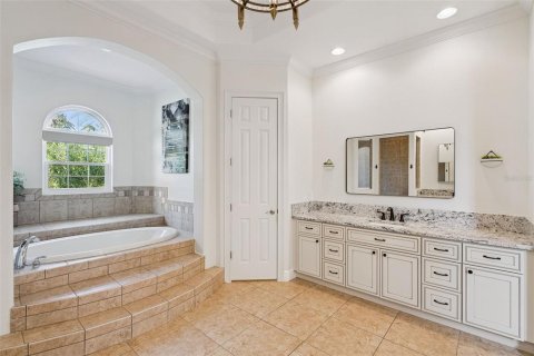 House in Longwood, Florida 4 bedrooms, 427.72 sq.m. № 2394224 - photo 26