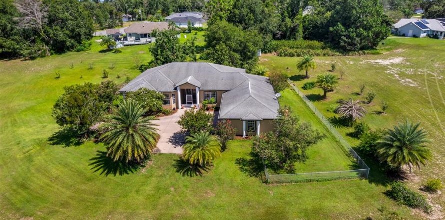 House in Ocala, Florida 4 bedrooms, 278.71 sq.m. № 1885342