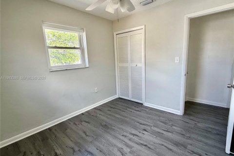 Condo in Miami, Florida, 2 bedrooms  № 2050217 - photo 9