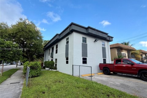 Condo in Miami, Florida, 2 bedrooms  № 2050217 - photo 2