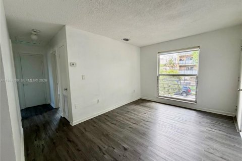 Condo in Miami, Florida, 2 bedrooms  № 2050217 - photo 4