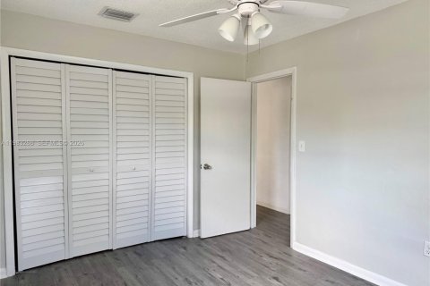 Condo in Miami, Florida, 2 bedrooms  № 2050217 - photo 7