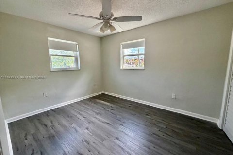 Condo in Miami, Florida, 2 bedrooms  № 2050217 - photo 6