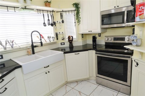 Casa en venta en Miami, Florida, 3 dormitorios, 153.66 m2 № 1865134 - foto 14
