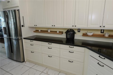 Casa en venta en Miami, Florida, 3 dormitorios, 153.66 m2 № 1865134 - foto 16