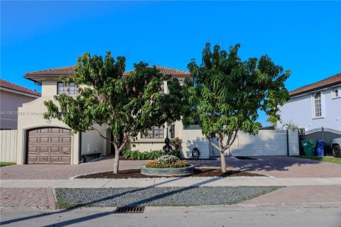 Casa en venta en Miami, Florida, 3 dormitorios, 153.66 m2 № 1865134 - foto 2