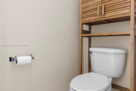 Купить таунхаус в Пемброк-Пайнс, Флорида 3 спальни, 178.74м2, № 1962688 - фото 30