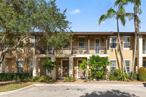 Купить таунхаус в Пемброк-Пайнс, Флорида 3 спальни, 178.74м2, № 1962688 - фото 1