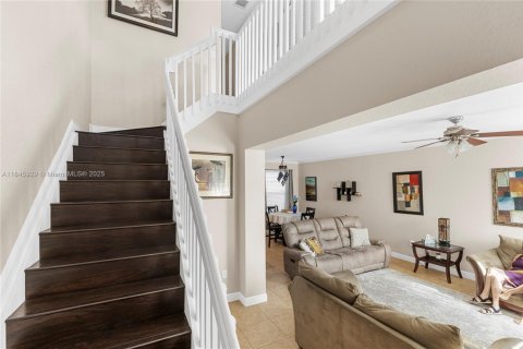 Купить таунхаус в Пемброк-Пайнс, Флорида 3 спальни, 178.74м2, № 1962688 - фото 20