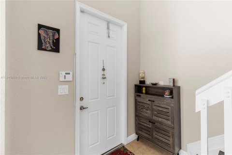 Купить таунхаус в Пемброк-Пайнс, Флорида 3 спальни, 178.74м2, № 1962688 - фото 3