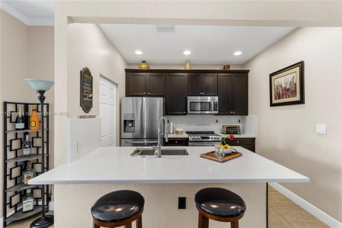 Купить таунхаус в Пемброк-Пайнс, Флорида 3 спальни, 178.74м2, № 1962688 - фото 11