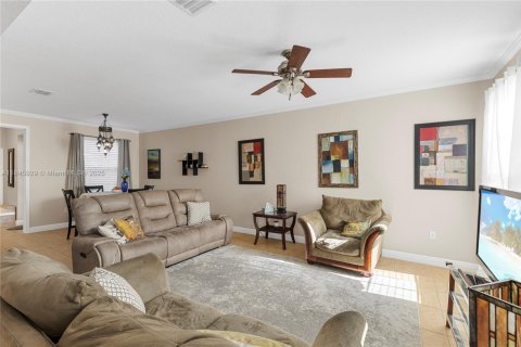 Купить таунхаус в Пемброк-Пайнс, Флорида 3 спальни, 178.74м2, № 1962688 - фото 4