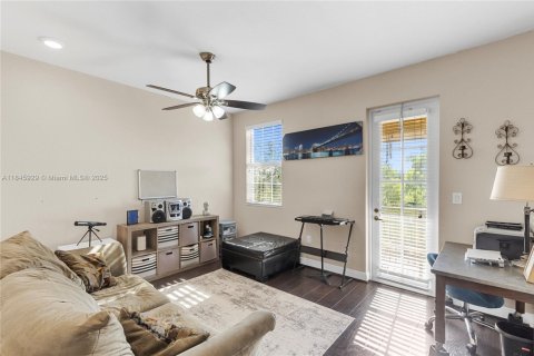 Купить таунхаус в Пемброк-Пайнс, Флорида 3 спальни, 178.74м2, № 1962688 - фото 22