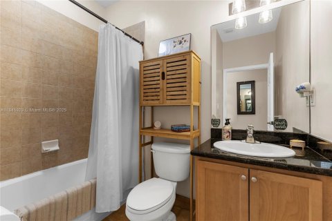 Купить таунхаус в Пемброк-Пайнс, Флорида 3 спальни, 178.74м2, № 1962688 - фото 16