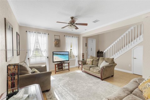 Купить таунхаус в Пемброк-Пайнс, Флорида 3 спальни, 178.74м2, № 1962688 - фото 6