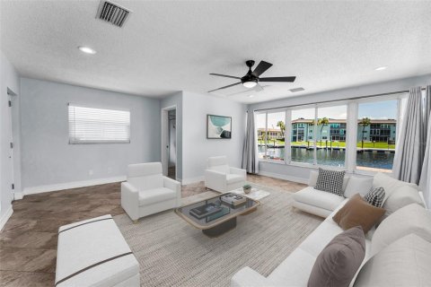 House in New Port Richey, Florida 2 bedrooms, 140.1 sq.m. № 1803034 - photo 12