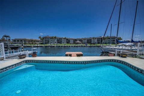 House in New Port Richey, Florida 2 bedrooms, 140.1 sq.m. № 1803034 - photo 30