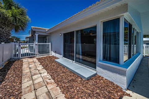 House in New Port Richey, Florida 2 bedrooms, 140.1 sq.m. № 1803034 - photo 28