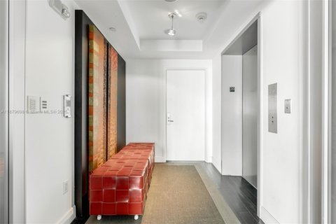 Condo in Miami, Florida, 2 bedrooms  № 1921239 - photo 8