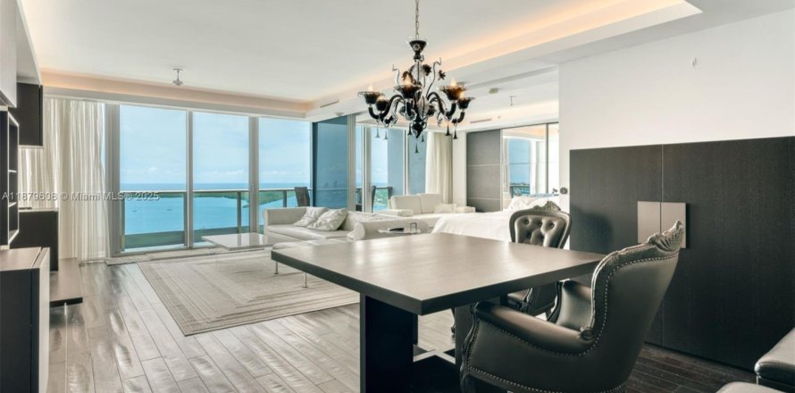 Condo in Miami, Florida, 2 bedrooms  № 1921239