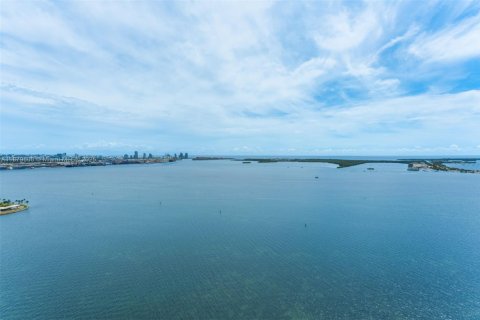 Condo in Miami, Florida, 2 bedrooms  № 1921239 - photo 21