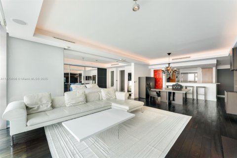 Condo in Miami, Florida, 2 bedrooms  № 1921239 - photo 2