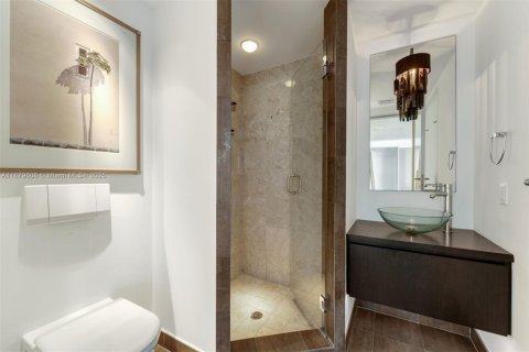 Condo in Miami, Florida, 2 bedrooms  № 1921239 - photo 15