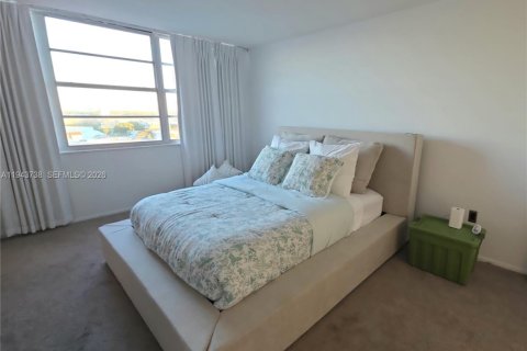 Condo in Miami, Florida, 2 bedrooms  № 2002102 - photo 12